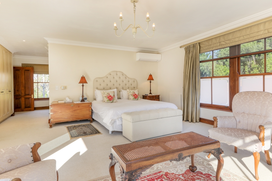7 Bedroom Property for Sale in Zwaanswyk Western Cape